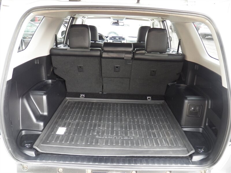 2018 Toyota 4Runner SR5 Premium 4X4 - Photo 11 - Mishawaka, IN 46545