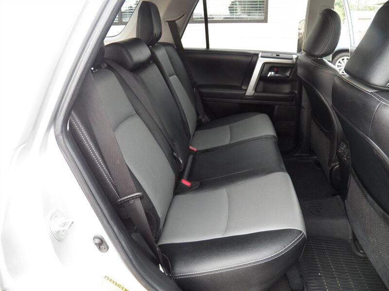 2018 Toyota 4Runner SR5 Premium 4X4 - Photo 12 - Mishawaka, IN 46545