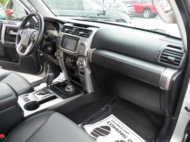 2018 Toyota 4Runner SR5 Premium 4X4 - Photo 14 - Mishawaka, IN 46545