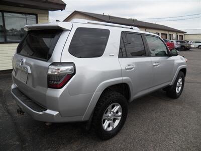 2018 Toyota 4Runner SR5 Premium 4X4 - Photo 2 - Mishawaka, IN 46545
