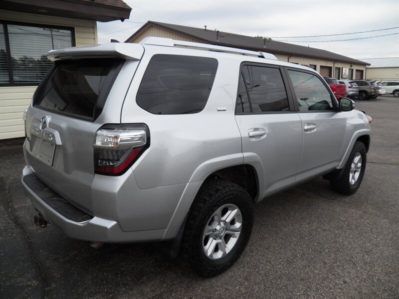 2018 Toyota 4Runner SR5 Premium 4X4 - Photo 2 - Mishawaka, IN 46545
