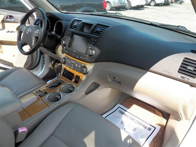 2010 Toyota Highlander Hybrid Limited  AWD - Photo 18 - Mishawaka, IN 46545