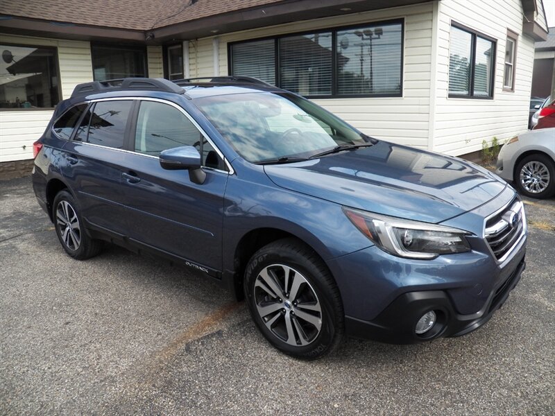 2018 Subaru Outback 3.6R Limited  AWD - Photo 1 - Mishawaka, IN 46545