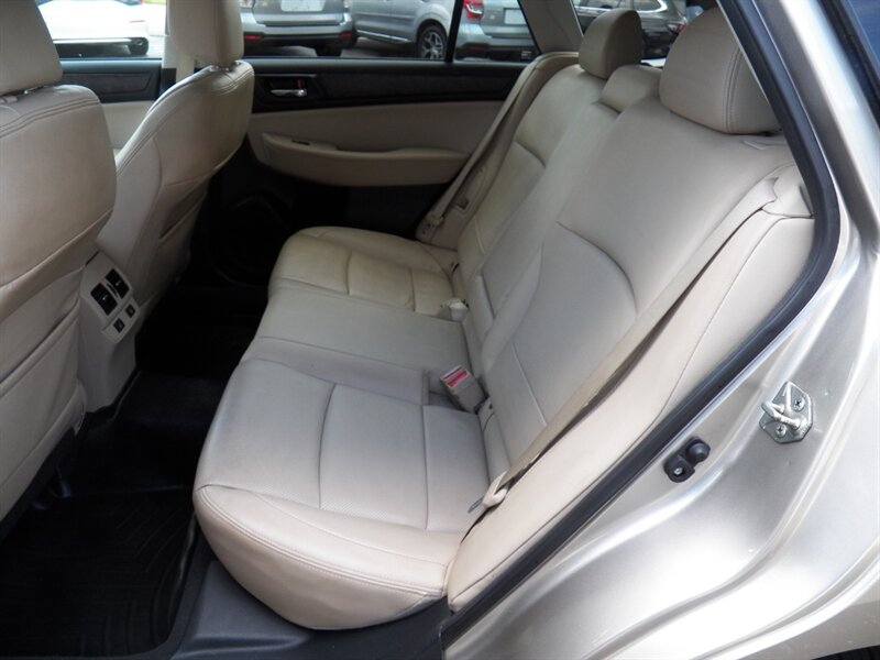 2016 Subaru Outback 2.5i Limited AWD - Photo 10 - Mishawaka, IN 46545