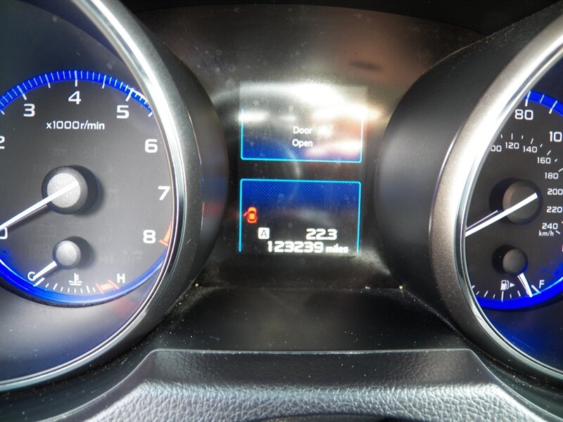 2016 Subaru Outback 2.5i Limited AWD - Photo 17 - Mishawaka, IN 46545