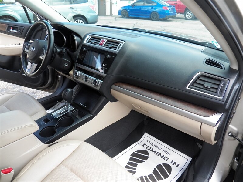 2016 Subaru Outback 2.5i Limited AWD - Photo 14 - Mishawaka, IN 46545