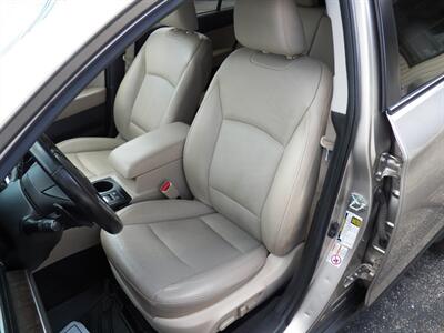 2016 Subaru Outback 2.5i Limited AWD - Photo 8 - Mishawaka, IN 46545