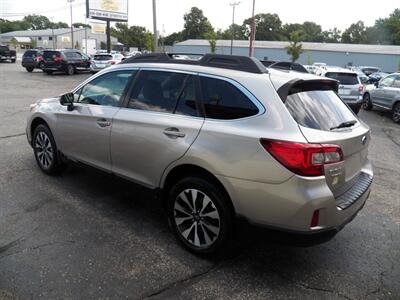 2016 Subaru Outback 2.5i Limited AWD - Photo 3 - Mishawaka, IN 46545