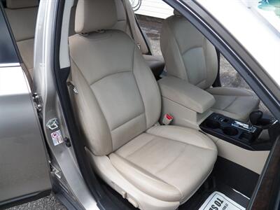 2016 Subaru Outback 2.5i Limited AWD - Photo 12 - Mishawaka, IN 46545