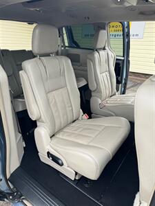 2013 Chrysler Town and Country Touring   - Photo 16 - Mishawaka, IN 46545