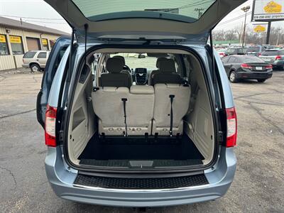 2013 Chrysler Town and Country Touring   - Photo 14 - Mishawaka, IN 46545