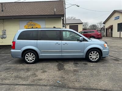 2013 Chrysler Town and Country Touring   - Photo 6 - Mishawaka, IN 46545