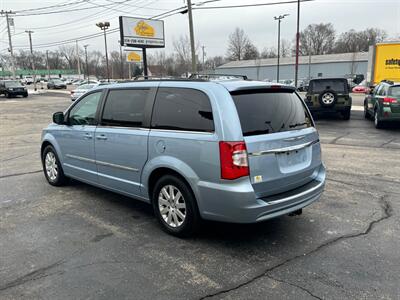 2013 Chrysler Town and Country Touring   - Photo 4 - Mishawaka, IN 46545