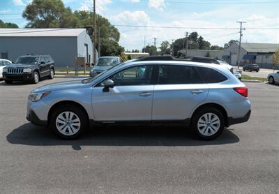 2018 Subaru Outback 2.5i Premium  AWD - Photo 5 - Mishawaka, IN 46545