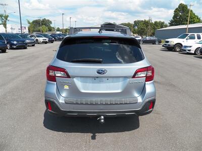 2018 Subaru Outback 2.5i Premium  AWD - Photo 3 - Mishawaka, IN 46545