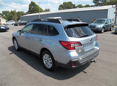 2018 Subaru Outback 2.5i Premium  AWD - Photo 4 - Mishawaka, IN 46545