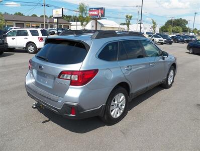 2018 Subaru Outback 2.5i Premium  AWD - Photo 2 - Mishawaka, IN 46545