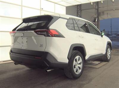 2024 Toyota RAV4 LE AWD - Photo 3 - Mishawaka, IN 46545