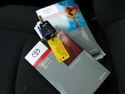 2024 Toyota RAV4 LE  AWD - Photo 31 - Mishawaka, IN 46545