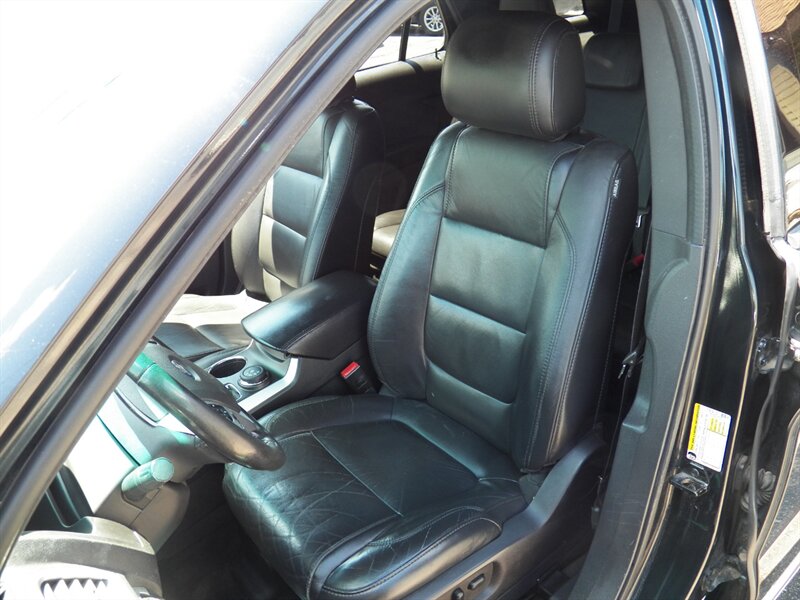 2014 Ford Explorer XLT AWD - Photo 9 - Mishawaka, IN 46545