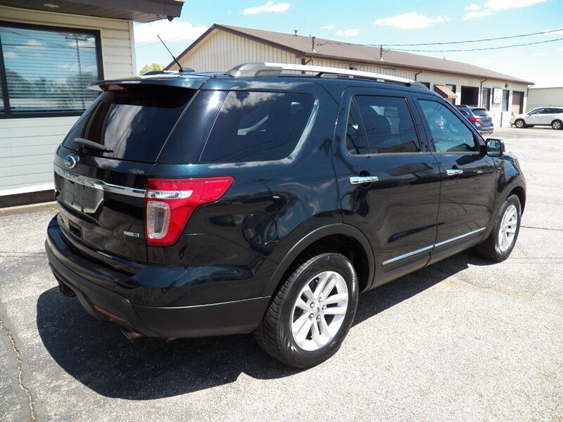 2014 Ford Explorer XLT AWD - Photo 3 - Mishawaka, IN 46545