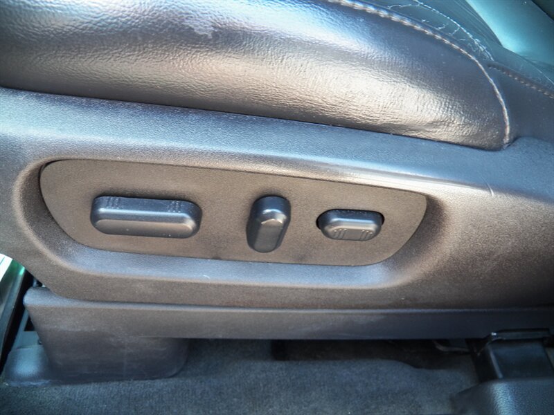 2014 Ford Explorer XLT AWD - Photo 10 - Mishawaka, IN 46545