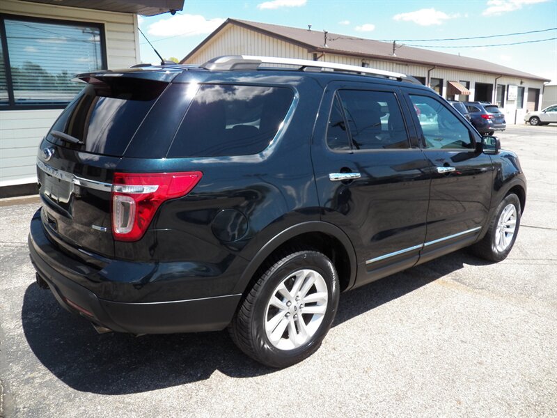 2014 Ford Explorer XLT AWD - Photo 2 - Mishawaka, IN 46545