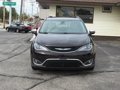 2017 Chrysler Pacifica Limited   - Photo 8 - Mishawaka, IN 46545