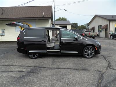 2017 Chrysler Pacifica Limited   - Photo 41 - Mishawaka, IN 46545