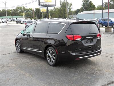 2017 Chrysler Pacifica Limited   - Photo 5 - Mishawaka, IN 46545