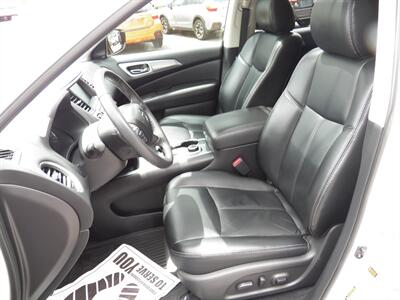 2017 Nissan Pathfinder SL  4x4 - Photo 9 - Mishawaka, IN 46545