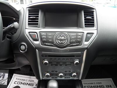 2017 Nissan Pathfinder SL  4x4 - Photo 20 - Mishawaka, IN 46545