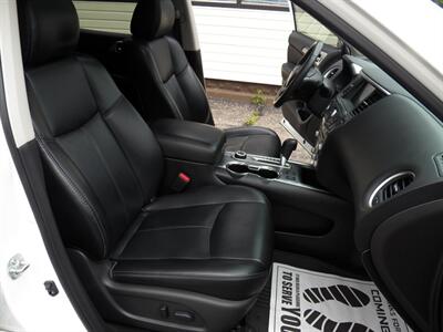 2017 Nissan Pathfinder SL  4x4 - Photo 15 - Mishawaka, IN 46545