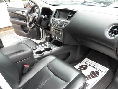 2017 Nissan Pathfinder SL  4x4 - Photo 16 - Mishawaka, IN 46545