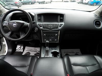 2017 Nissan Pathfinder SL  4x4 - Photo 17 - Mishawaka, IN 46545