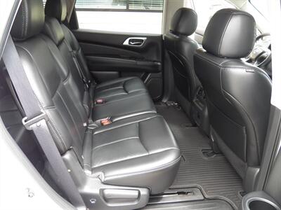 2017 Nissan Pathfinder SL  4x4 - Photo 13 - Mishawaka, IN 46545