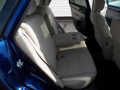 2015 Subaru Outback 2.5i Premium  AWD - Photo 12 - Mishawaka, IN 46545