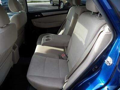 2015 Subaru Outback 2.5i Premium  AWD - Photo 10 - Mishawaka, IN 46545
