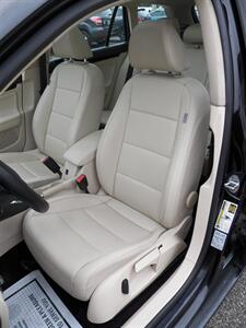 2013 Volkswagen Jetta SportWagen TDI   - Photo 12 - Mishawaka, IN 46545