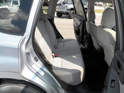2015 Subaru Forester 2.5i Premium  AWD - Photo 16 - Mishawaka, IN 46545