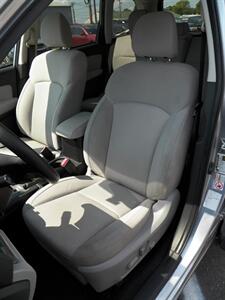 2015 Subaru Forester 2.5i Premium  AWD - Photo 12 - Mishawaka, IN 46545