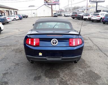 2011 Ford Mustang V6 Premium  Convertable - Photo 5 - Mishawaka, IN 46545
