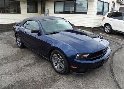 2011 Ford Mustang V6 Premium  Convertable - Photo 2 - Mishawaka, IN 46545