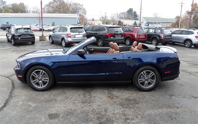 2011 Ford Mustang V6 Premium  Convertable - Photo 8 - Mishawaka, IN 46545