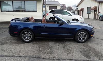 2011 Ford Mustang V6 Premium  Convertable - Photo 12 - Mishawaka, IN 46545