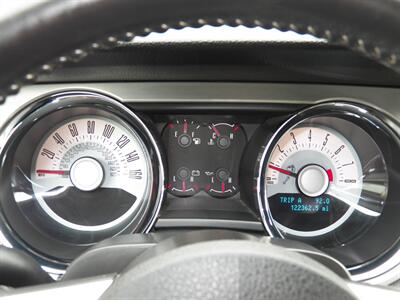 2011 Ford Mustang V6 Premium  Convertable - Photo 29 - Mishawaka, IN 46545