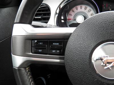 2011 Ford Mustang V6 Premium  Convertable - Photo 34 - Mishawaka, IN 46545