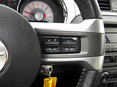 2011 Ford Mustang V6 Premium  Convertable - Photo 32 - Mishawaka, IN 46545