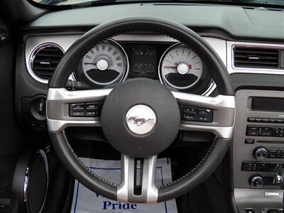 2011 Ford Mustang V6 Premium  Convertable - Photo 31 - Mishawaka, IN 46545