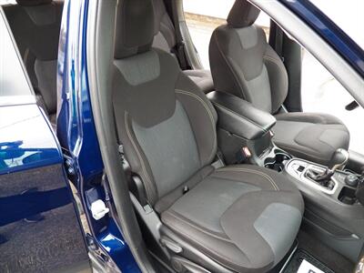 2015 Jeep Cherokee Latitude  4x4 - Photo 12 - Mishawaka, IN 46545